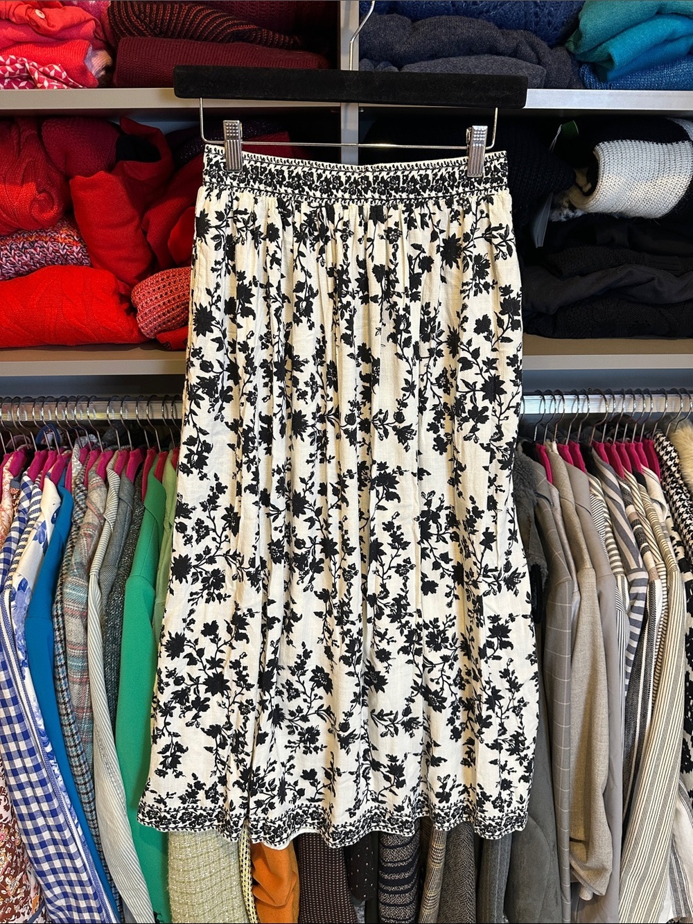 Max Studio white/black floral elastic waistband midi skirt size M